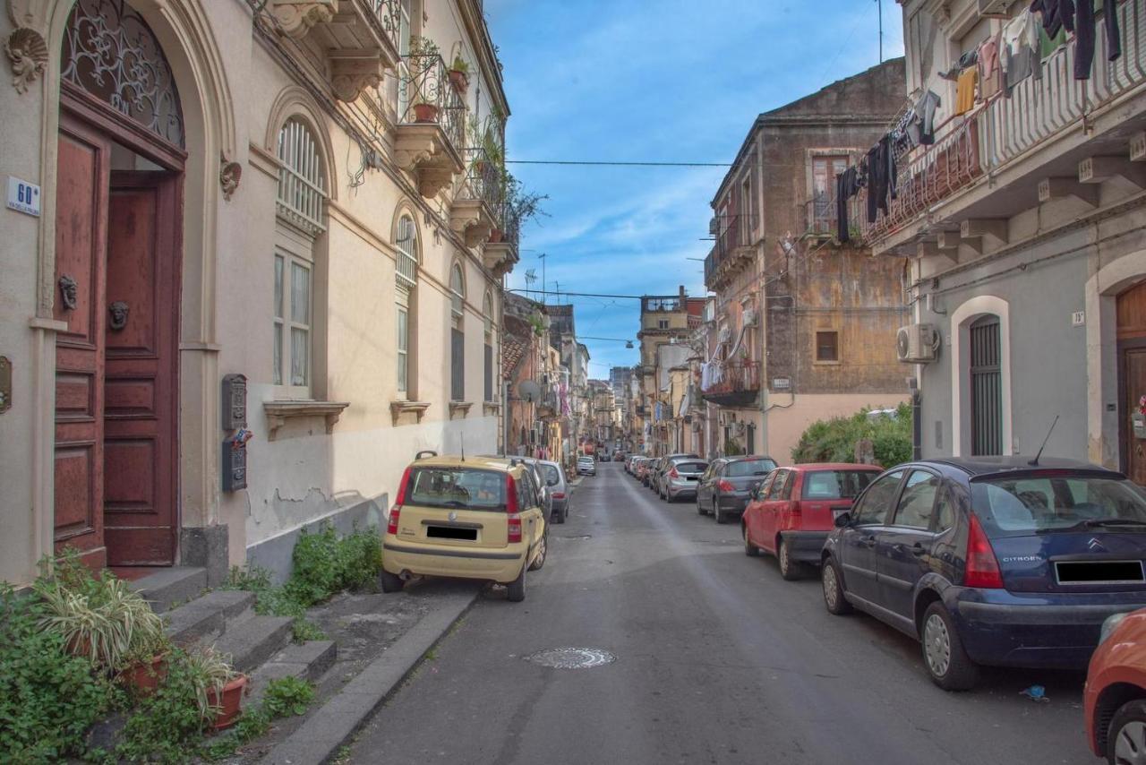Cozy's house nel cuore della città Catane Extérieur photo